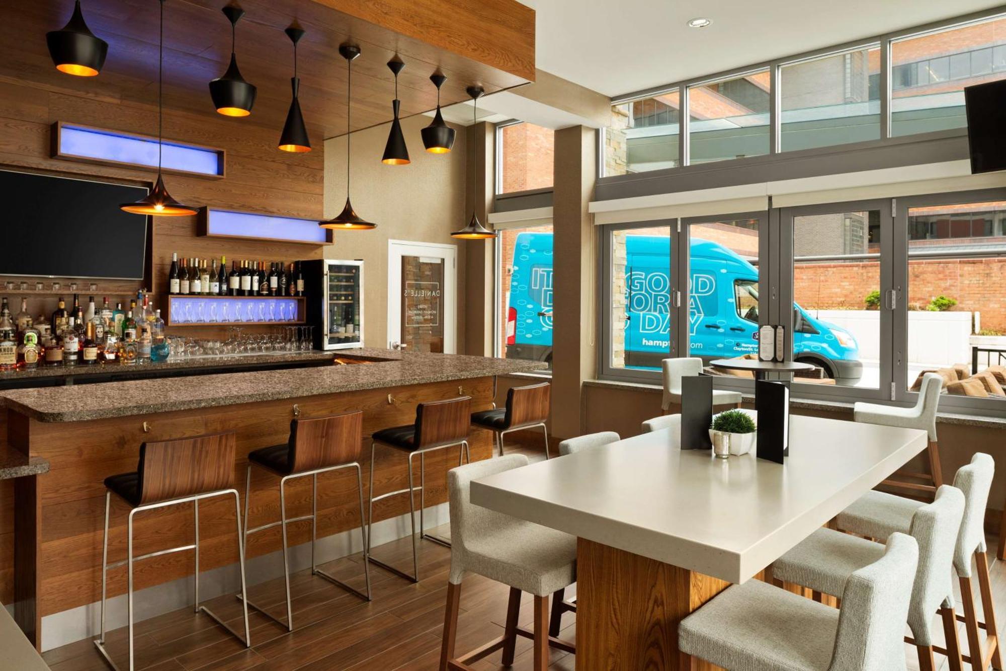 Hampton Inn And Suites Clayton/St. Louis-Galleria Area מראה חיצוני תמונה